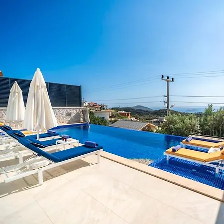 Kalkanda 6 Kisilik Lueks Tatil Villasi 4*