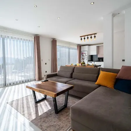 Kalkanda 6 Kisilik Lueks Tatil Villasi 4*