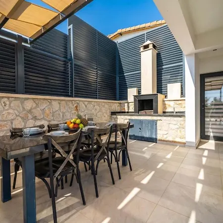 Kalkanda 6 Kisilik Lueks Tatil Villasi Каш