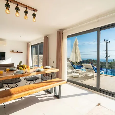 Kalkanda 6 Kisilik Lueks Tatil Villasi 4*